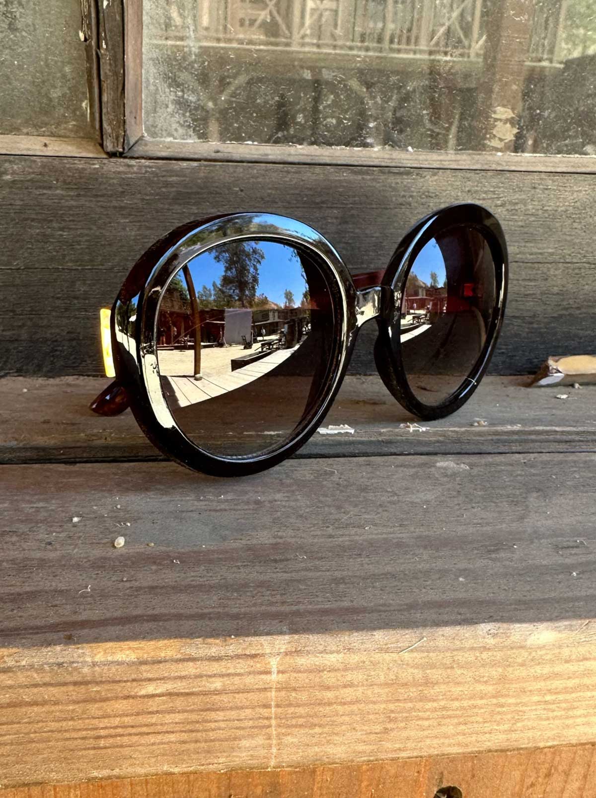 Jessica Simpson Trending - Oversized Fashionable Round Sunglasses in Tortoise