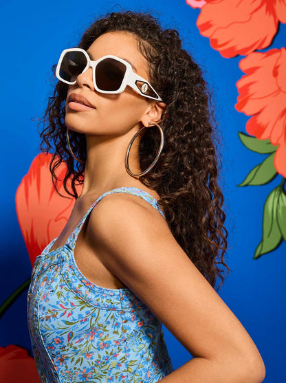 Jessica Simpson Trending - Oversized Geometric Sunglasses in White