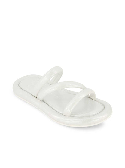 Jessica Simpson Trending - Girls' Kaylen Strap Slippers in Silver