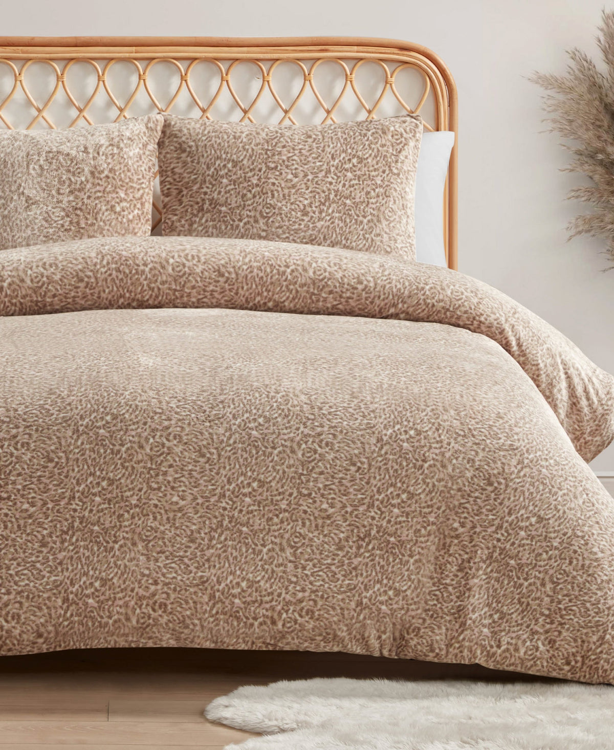 Jessica Simpson Recommended - Leopard Printed Plush Comforter Set