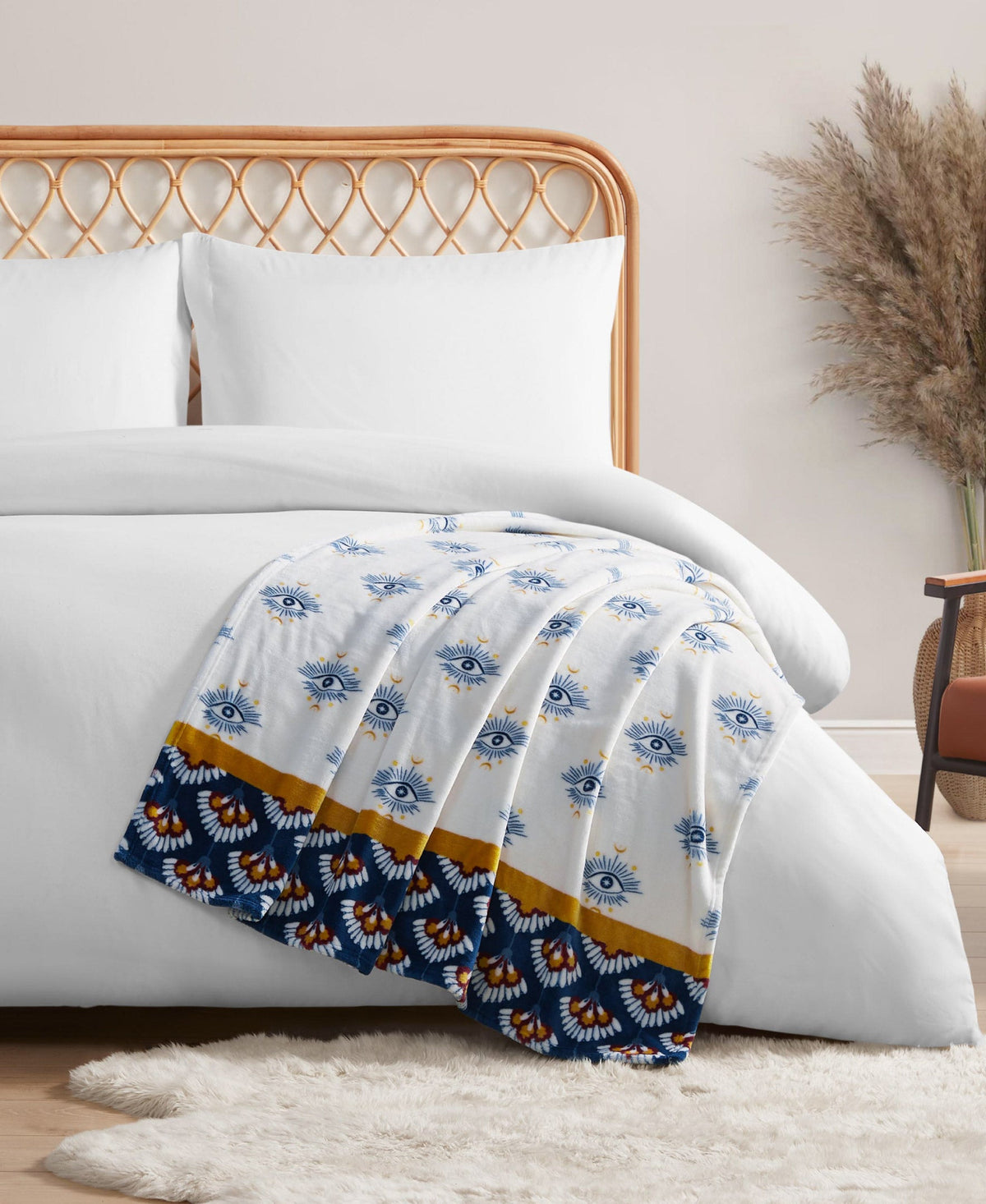 Jessica Simpson Popular - Celeste Plush Throw Plush in White & Navy