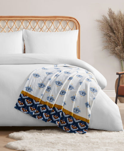 Jessica Simpson Popular - Celeste Plush Throw Plush in White & Navy