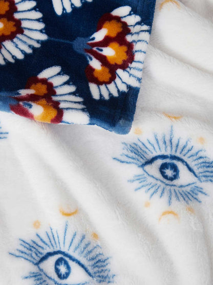 Jessica Simpson Popular - Celeste Plush Throw Plush in White & Navy