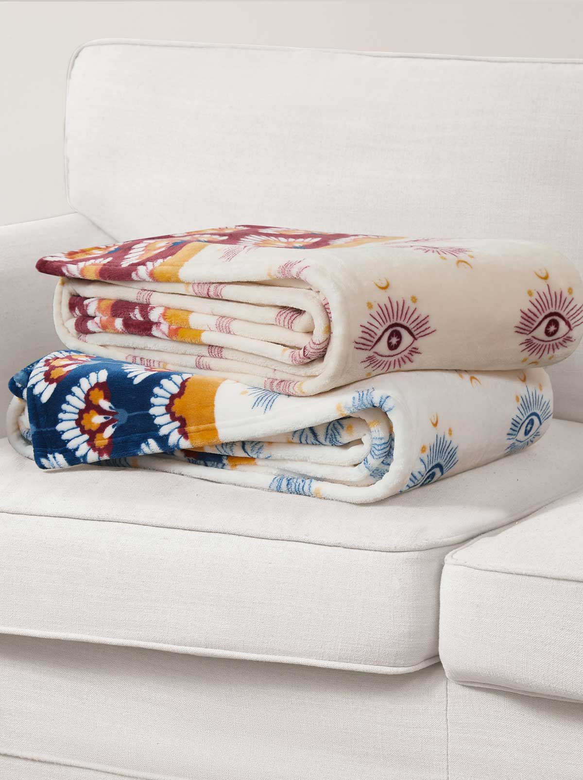 Jessica Simpson Trending - Celeste Plush Throw in Burgandy Red