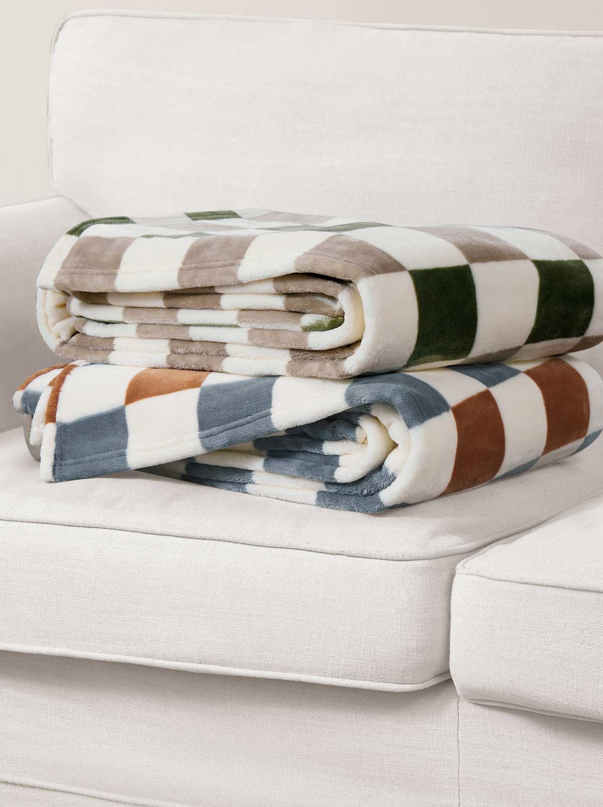 Jessica Simpson Recommended - Emery Checkerbaord Plush Throw in Rust & Grey