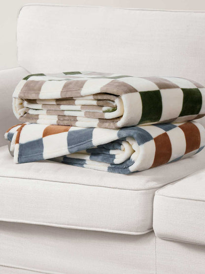 Jessica Simpson Recommended - Emery Checkerbaord Plush Throw in Rust & Grey