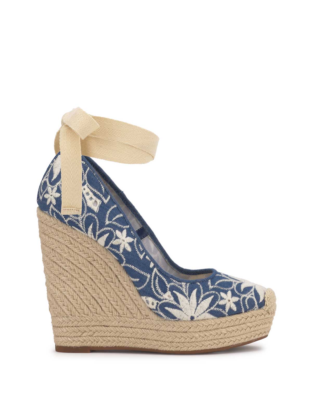 Jessica Simpson Trending - Zexie Platform Wedge in Floral Denim