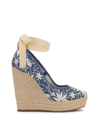 Jessica Simpson Trending - Zexie Platform Wedge in Floral Denim